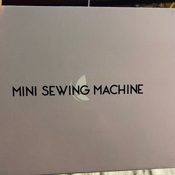 Magicfly sewing machine - Picture 3 of 3